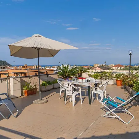 124 - Casa Con Terrazza Sestri- 15minuti A Piedi Dal Centro Lägenhet