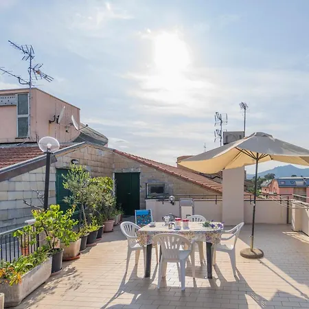 124 - Casa Con Terrazza Sestri- 15minuti A Piedi Dal Centro Apartment *